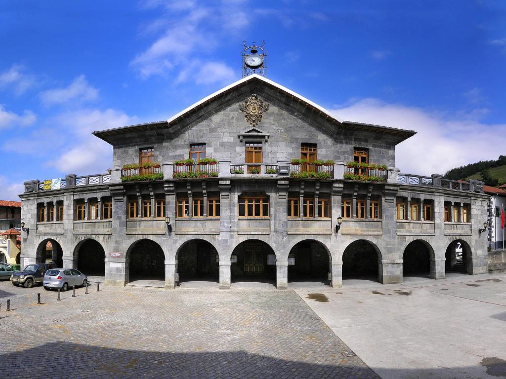 Hostal Jai Alai Leitza  Ngoại thất bức ảnh