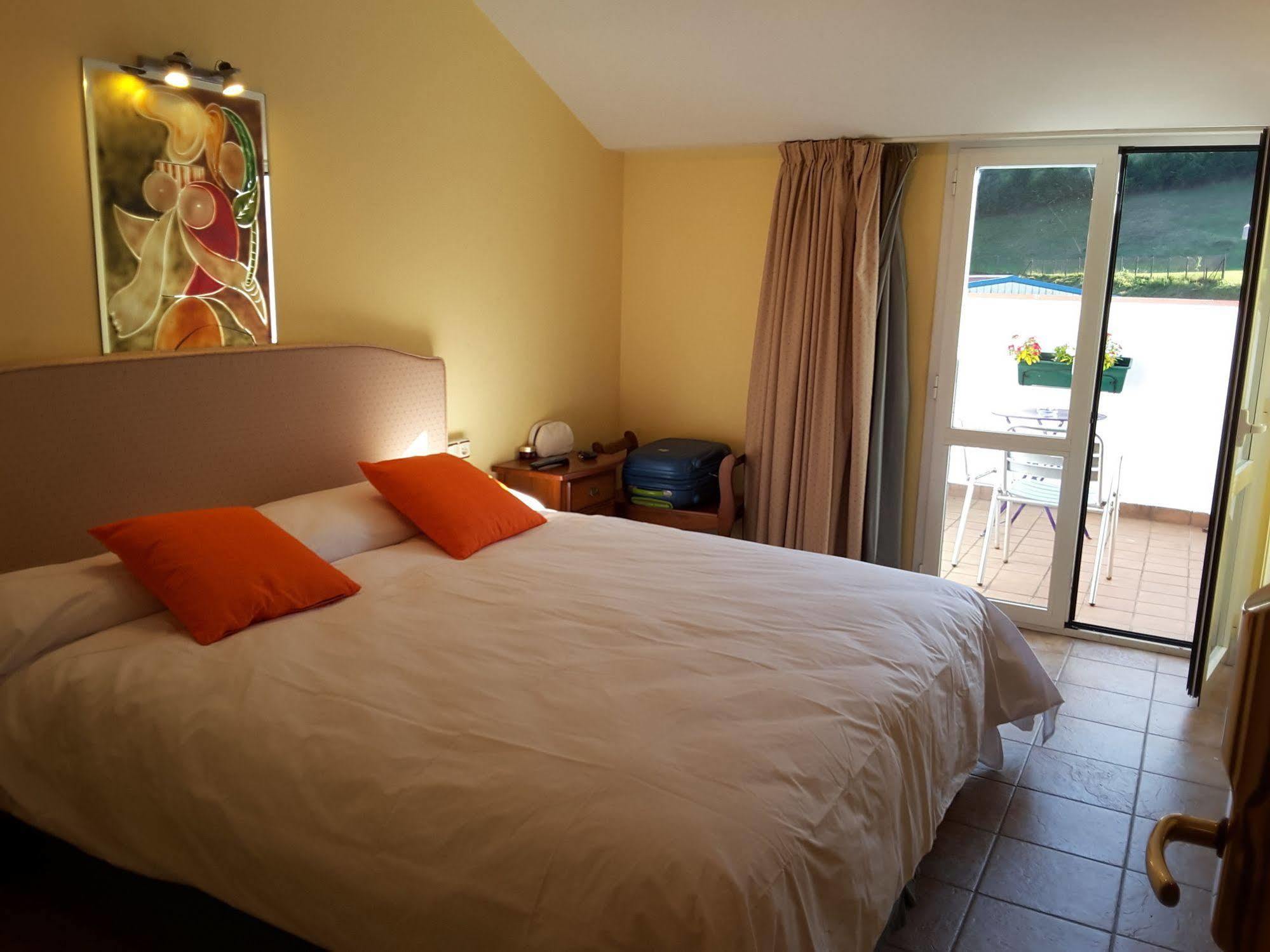 Hostal Jai Alai Leitza  Ngoại thất bức ảnh