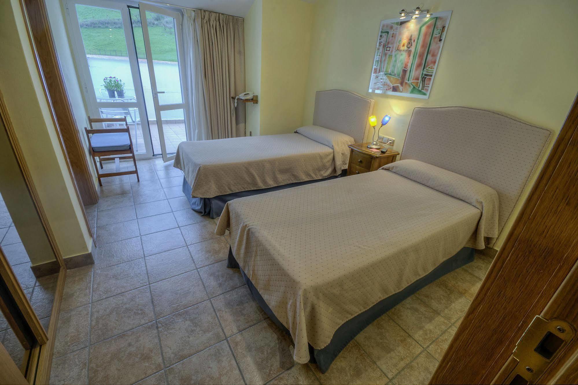 Hostal Jai Alai Leitza  Ngoại thất bức ảnh