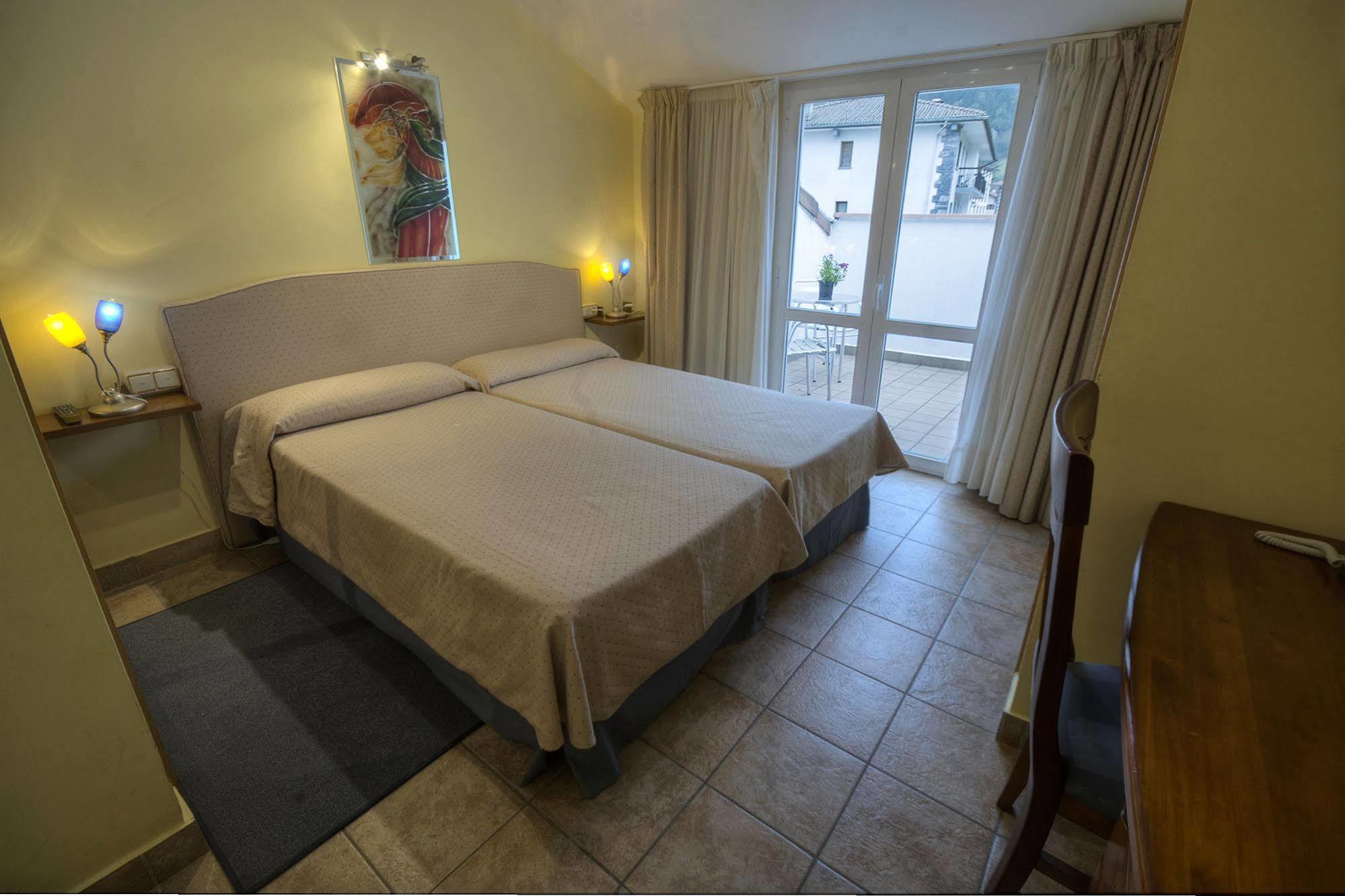 Hostal Jai Alai Leitza  Ngoại thất bức ảnh